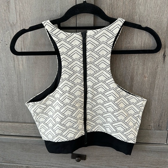 Express crop top - Picture 2 of 4